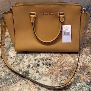 New! Authentic MICHAEL Michael Kors Selma Large Genuine Leather Sachel, Peanut